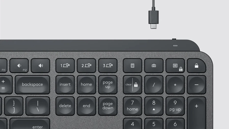 Bàn phím Logitech MX Keys hiển thị trên màn hình máy tính bảng