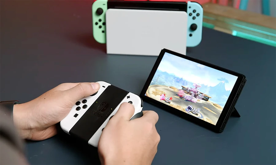 Nintendo Switch OLED Model với bộ nhớ 64GB và hệ thống âm thanh nâng cấp