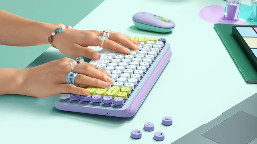 Bàn phím cơ Logitech POP Keys màu hồng với các phím bấm nhiều màu sắc