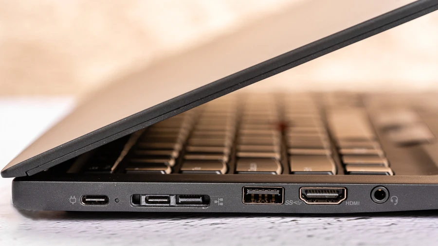 Cổng kết nối đa dạng trên Lenovo ThinkPad T14s Gen 2