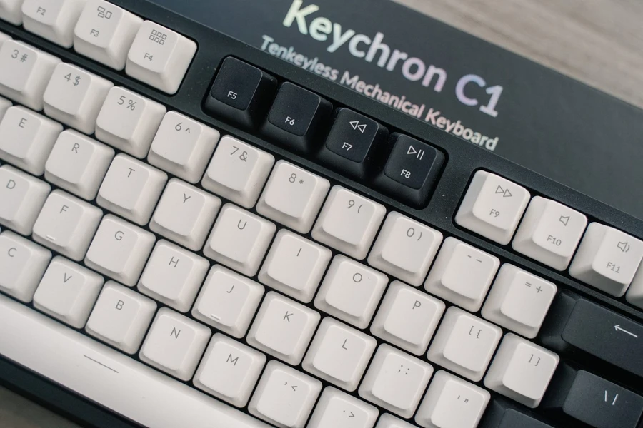 Bàn phím cơ Keychron C1 với switch Red, phím có khoảng cách tiêu chuẩn, profile cao