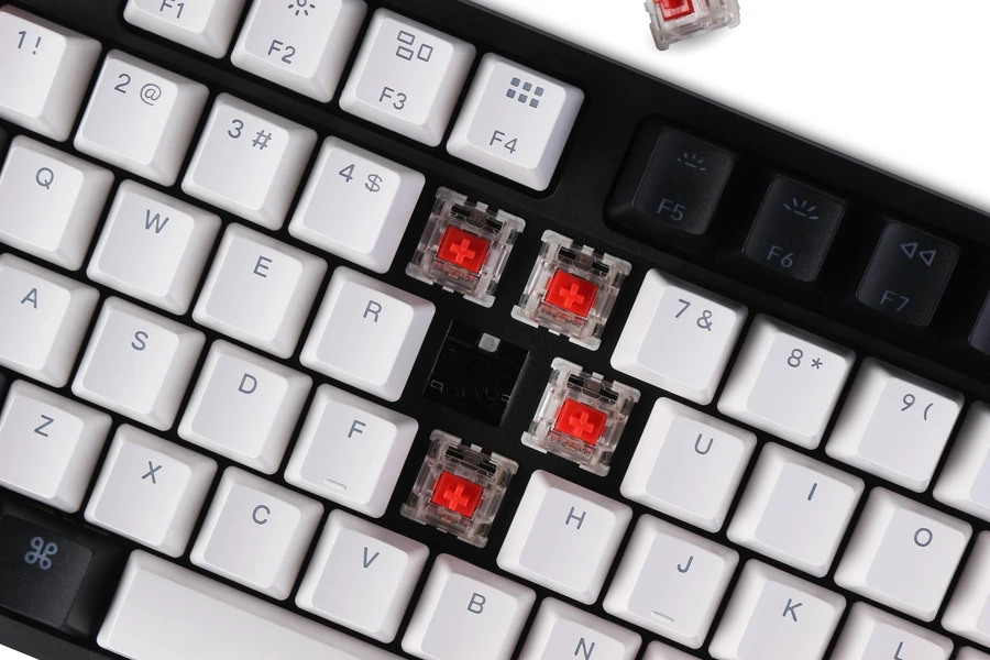 Bàn phím cơ Keychron C2 màu trắng với layout full-size