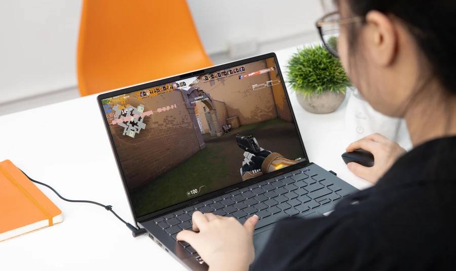 Laptop sinh viên với RAM 8GB, bus 4266MHz và card đồ họa rời NVIDIA MX350