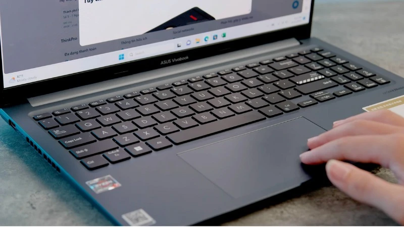 Bàn phím fullsize cùng kích thước touchpad lớn