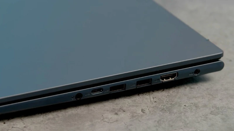 Asus Vivobook 15X OLED đầy đủ các cổng kết nối