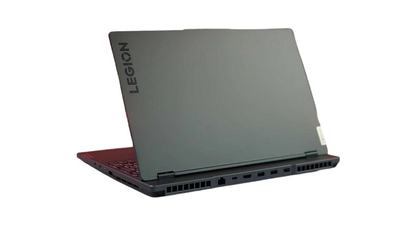 Legion 5 Pro 2024 cung cấp đầy đủ các cổng kết nối phục vụ người dùng