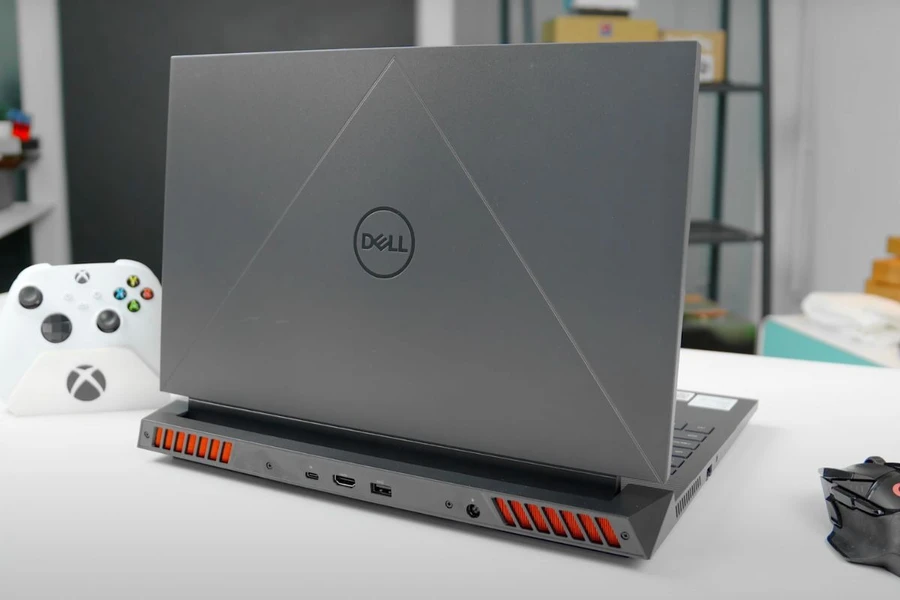 Dell Gaming G15 5530 sở hữu thiết kế hầm hố, mang đậm chất gaming