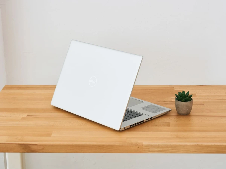 Dell Inspiron 16 Plus 7630 thiết kế sang trọng, chuẩn doanh nhân