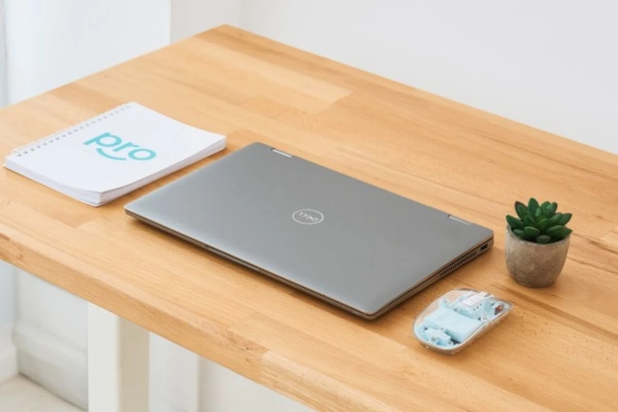 Dell Latitude 14 9410 2 in 1 có trọng lượng 1.39kg