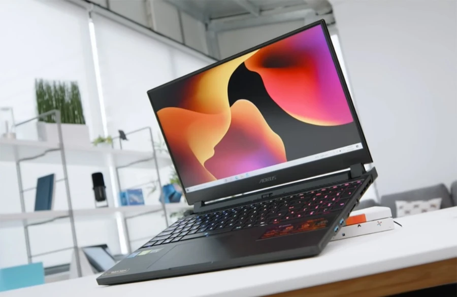 GIGABYTE AORUS thường sở hữu cấu hình cao hơn một chút