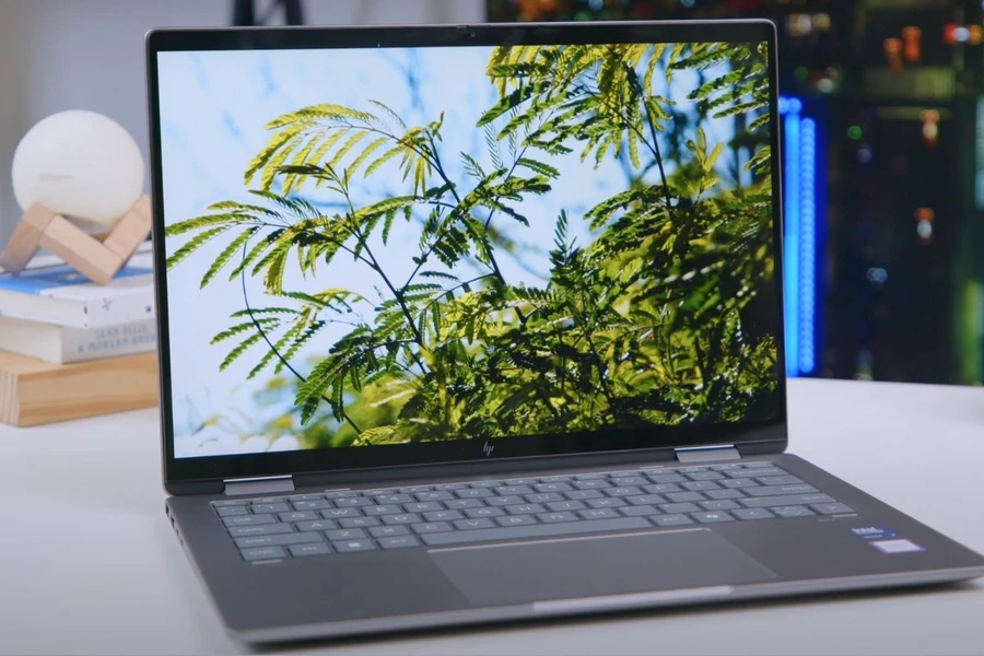 HP Envy 16 2 in 1 (2024) có độ phủ màu 65% sRGB