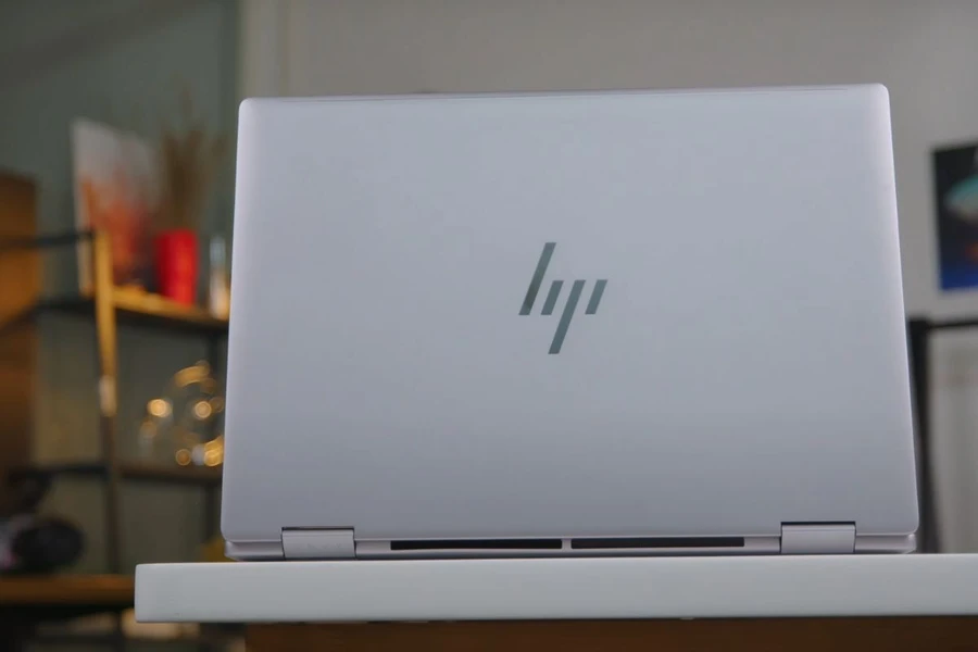 HP Envy 16 2 in 1 (2024) sở hữu phong cách thiết kế sang trọng, chất lượng built tốt