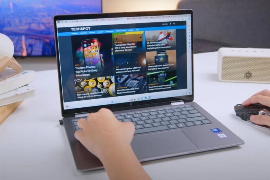 HP Envy 16 không chỉ mạnh mẽ về phần cứng mà còn thông minh trong việc hỗ trợ người dùng