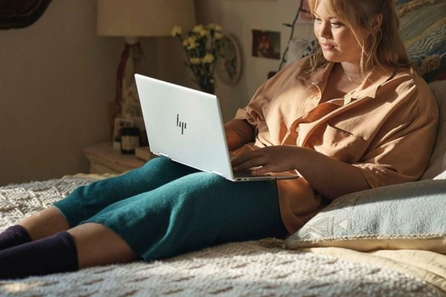 HP Envy X360 14-es1013dx sở hữu ngôn ngữ thiết kế tối giản nhưng cực kỳ chắc chắn
