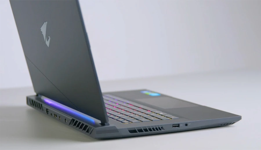 Thiết kế hiện đại, mạnh mẽ của chiếc AORUS 