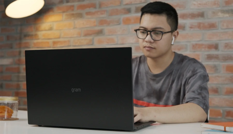 Dung lượng pin đủ cho bạn làm việc cả ngày dài mà không cần sạc