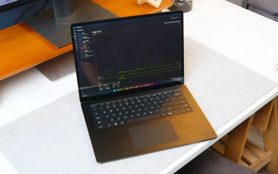  Surface Laptop 7 sở hữu màn hình có viền cực mỏng
