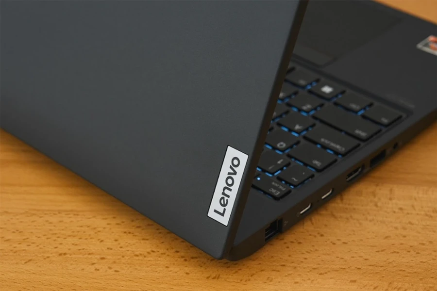 ThinkPad P16s tập trung vào sự linh hoạt và tính di động hơn là sức mạnh