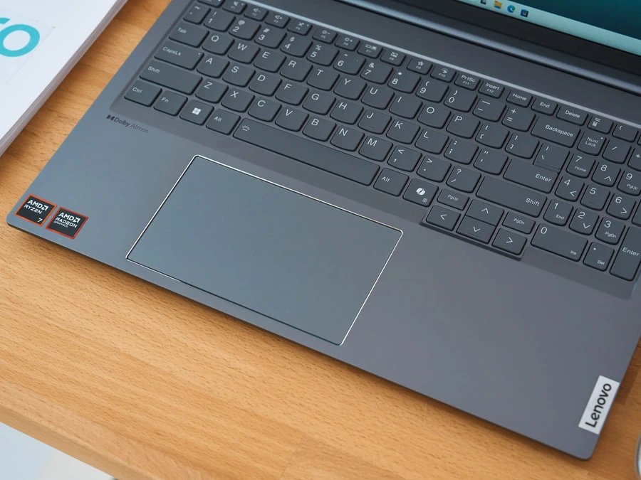  Lenovo ThinkBook 16 G6+ có hành trình phím sâu, bàn di chuột rộng rãi