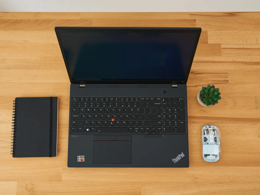 Lenovo ThinkPad P16s có hiệu nặng mạnh mẽ, ổn định