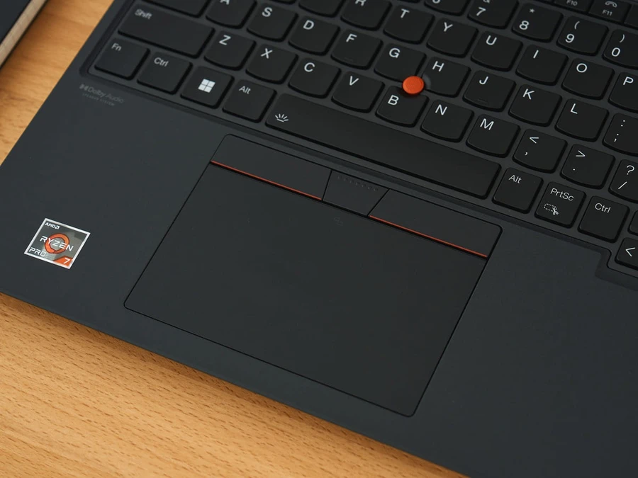 Lenovo ThinkPad P16s (Intel) được trang bị cụm phím fullsize rộng rãi cho người dùng
