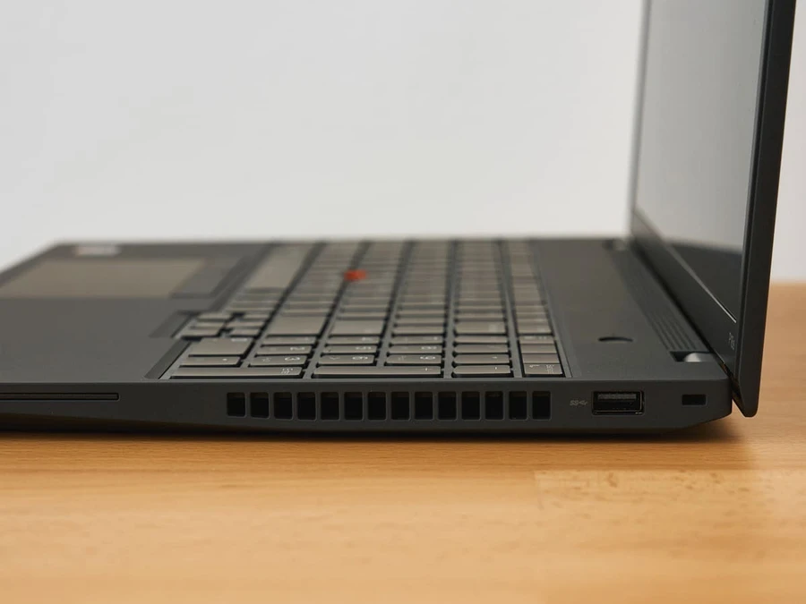 Lenovo ThinkPad P16s các cổng kết nối còn chưa thực sự được nhiều 