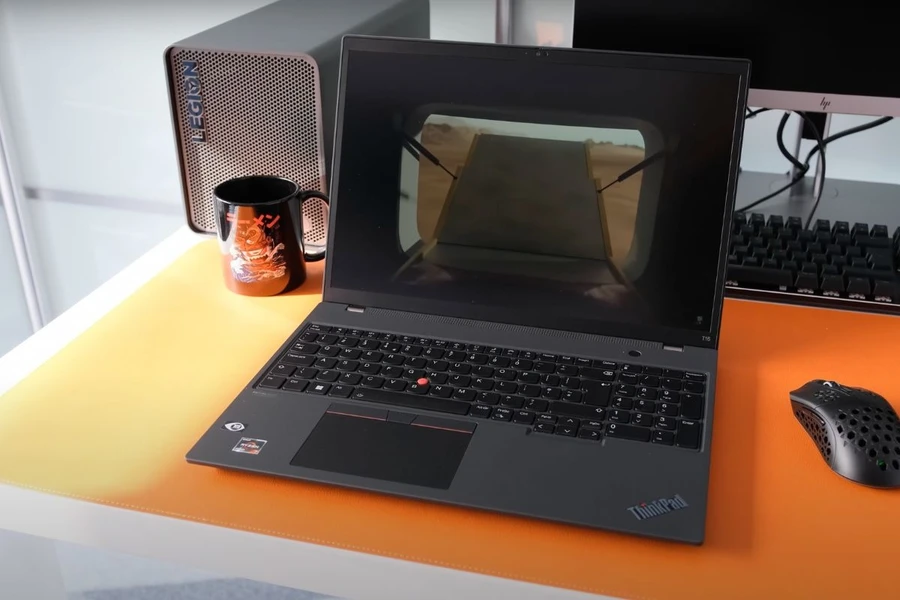 Lenovo ThinkPad T16 Gen 2 chỉ nặng khoảng 1.7kg