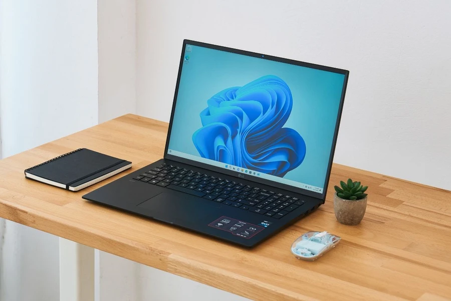 LG Gram 16 2024 có độ sáng 350 nits