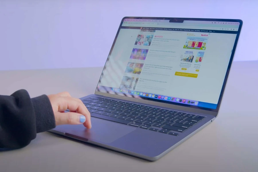 MacBook Air 2023 phiên bản trong bài viết có 8gb ram