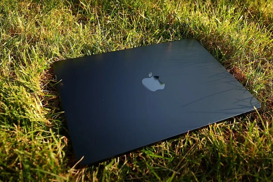 MacBook Air 2023 sở hữu màu Midnight rất đẹp