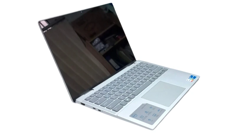 Bàn phím và touchpad cho trải nghiệm gõ tốt
