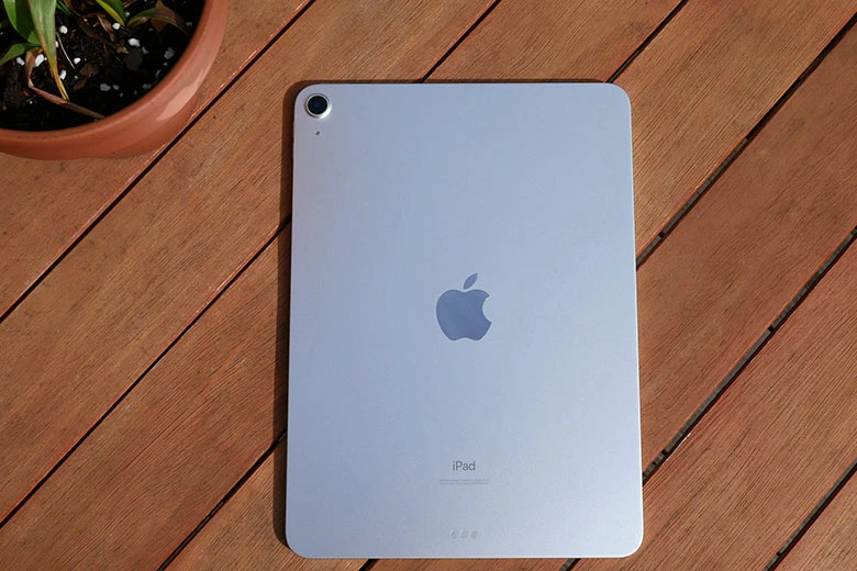 Người dùng phàn nàn vỏ iPad Air 5 mỏng hơn mức cho phép