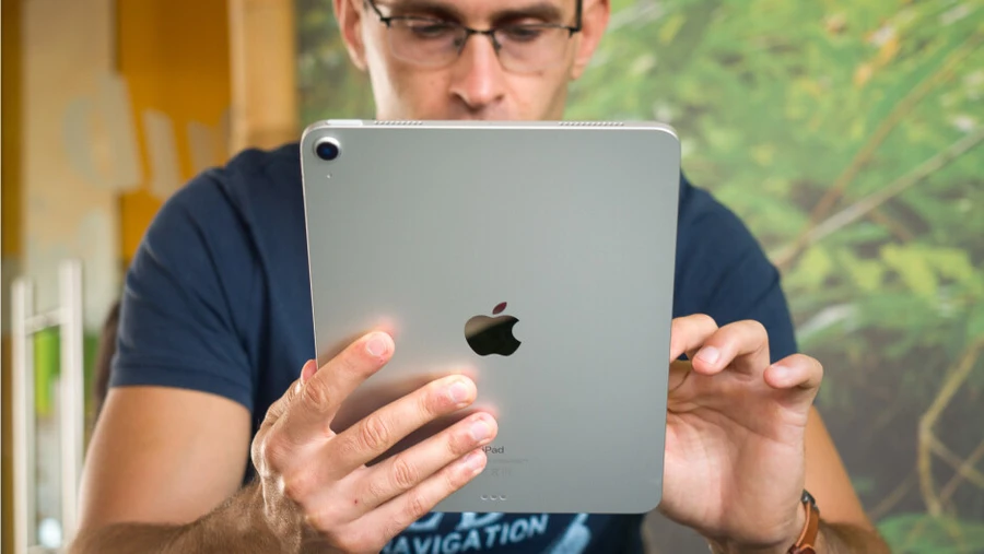 Vỏ của iPad Air 5 tao ra tiếng ọp ẹp không mong muốn trong quá trình sử dụng