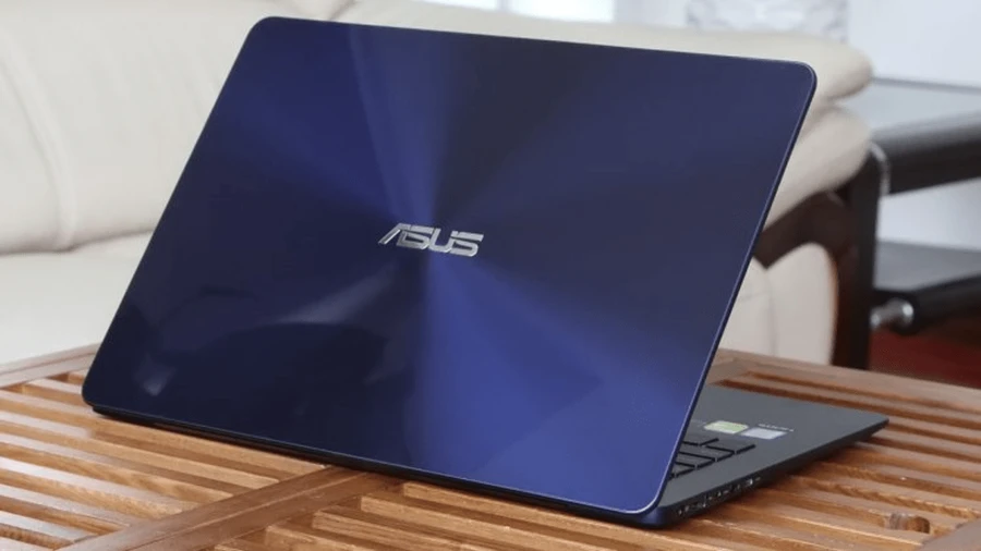 Dung lượng pin của ASUS UX430 lên đến 9h sử dụng