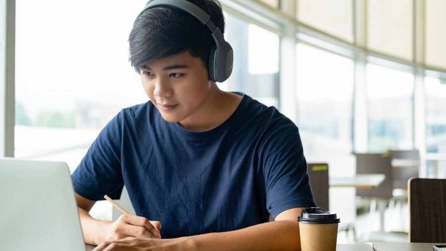 Những câu hỏi thường gặp khi mua laptop cho sinh viên