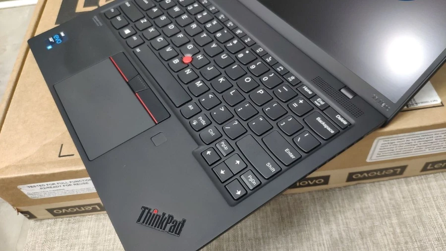 Bàn phím và trackpad quen thuộc