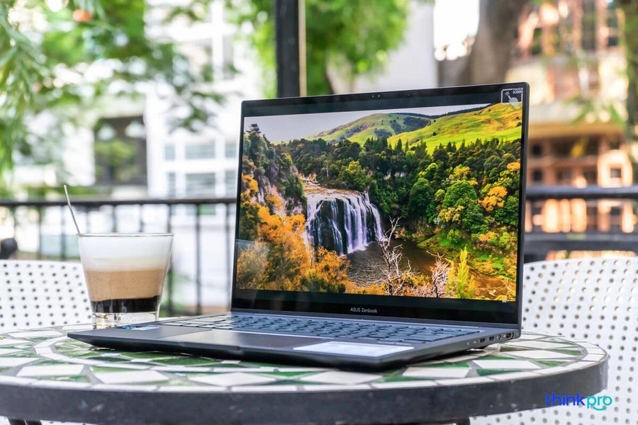 Máy sẽ sở hữu màn hình 14.5-inch, sử dụng tấm nền OLED với độ phân giải lên đến 2.8K 