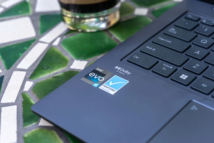 Về i7-13700H thì nếu tham chiếu với ultrabook, con chip này trên ASUS Zenbook 14X OLED sẽ cho hiệu năng thuộc mức khá