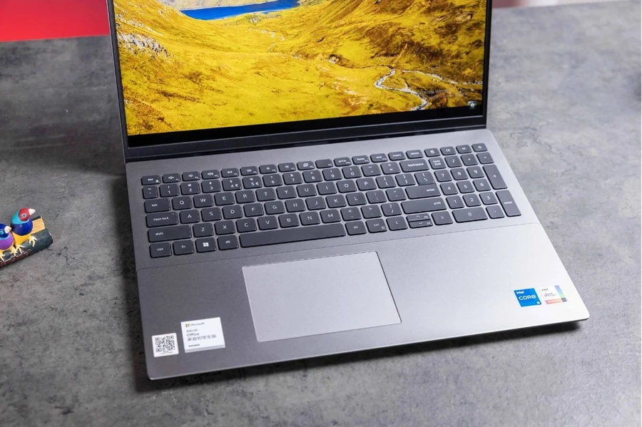Dell Vostro 16 5630 sẽ có được bàn phím full-size đầy đủ chữ và số
