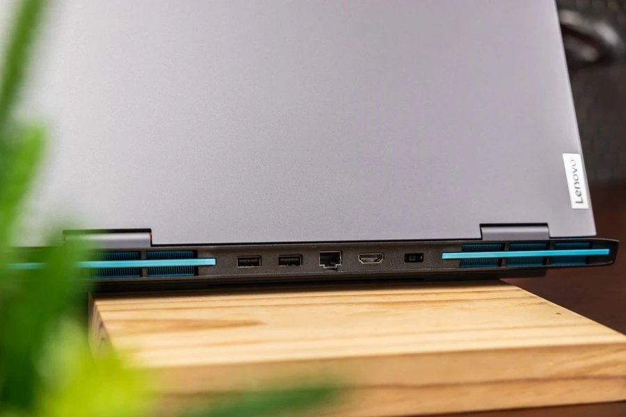 Thiết kế mặt lưng Lenovo LOQ Gaming