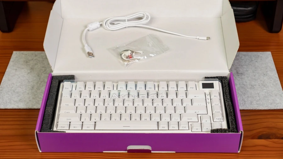 Đi kèm sản phẩm chính sẽ là phần dây nối USB-A to C