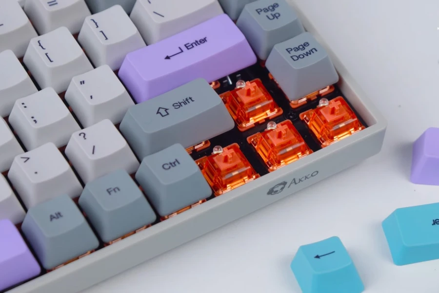 Bàn phím cơ AKKO 3068B Multi-modes Silent được hỗ trợ các tùy chọn switch là AKKO CS Jelly Pink và AKKO CS Jelly Blue
