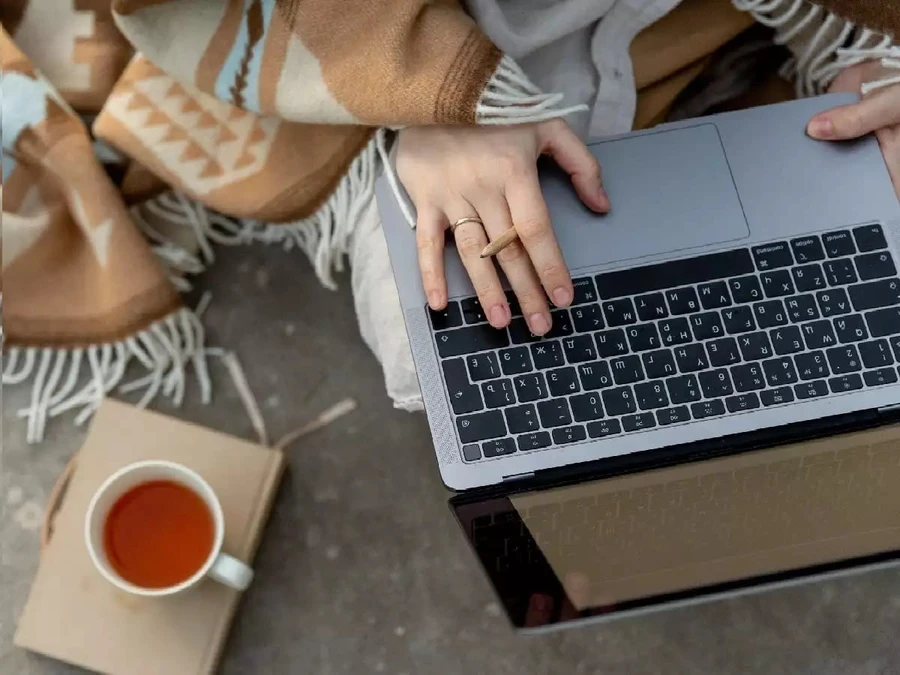 Kết cấu và chất liệu của bàn phím laptop Dell Inspiron 14 Plus 7420