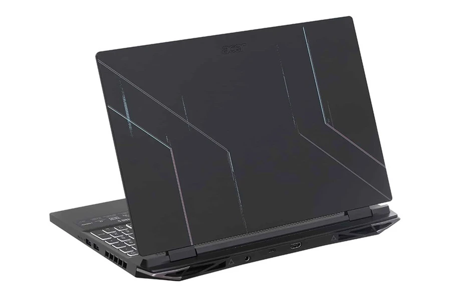 Logo Acer đã được thu nhỏ lại và nằm khiêm tốn ở phía bên trên của máy