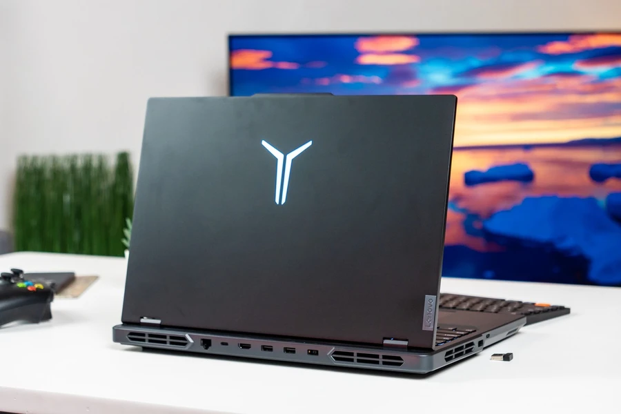Mặt A Lenovo Legion Pro 5i 2024