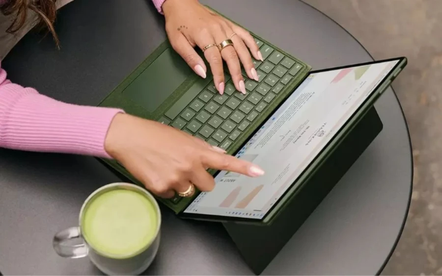 Surface Pro 9 Forest sở hữu màn hình rộng 13 inch cảm ứng, đem lại cho bạn không gian hiển thị rõ nét và chân thực