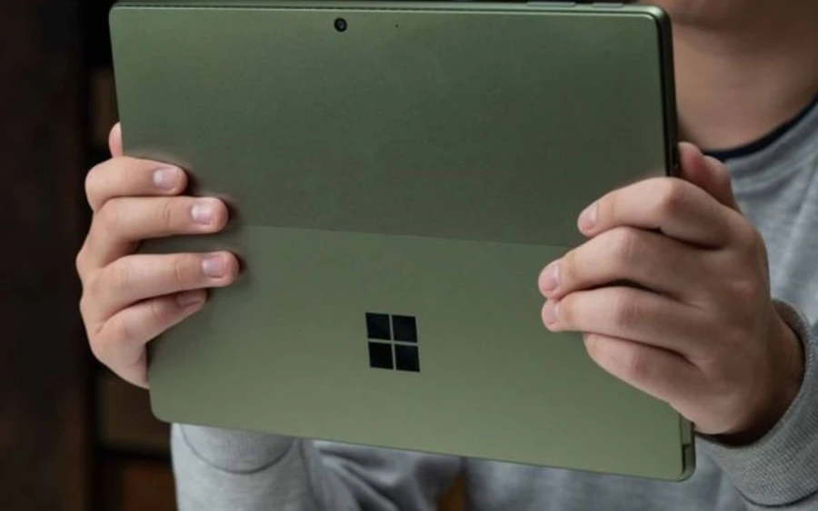 Surface Pro 9 Forest sở hữu viên pin dung lượng 47.7Wh, cho trải nghiệm sử dụng liền mạch
