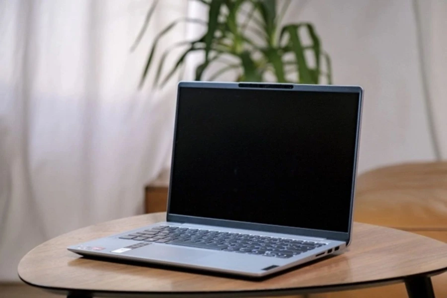 Ideapad 5 Pro được thiết kế theo phong cách hiện đại với gam màu xám bạc thời thượng cùng ngoại hình mỏng nhẹ