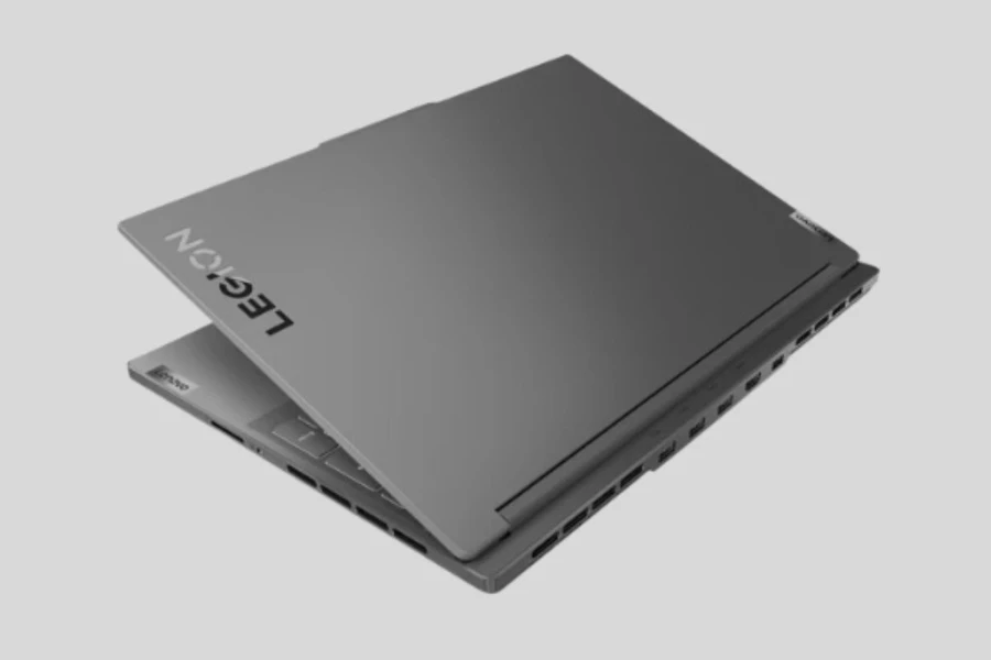 Lenovo Legion Slim 7 có ngoại hình hiện đại khi được gia công toàn bộ vỏ máy từ kim loại cao cấp, vừa chắc chắn, vừa bền bỉ