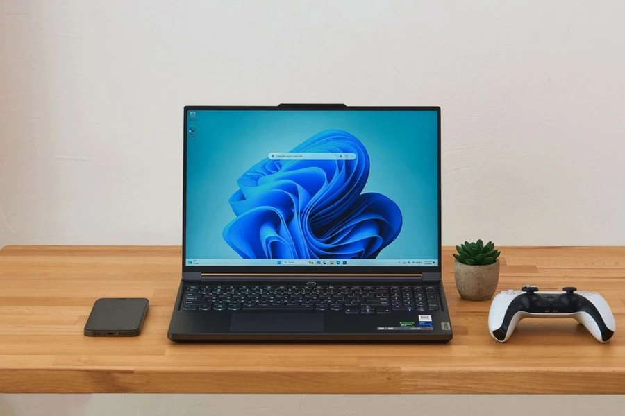 Legion Slim 7 sử dụng màn hình IPS Full HD rộng 16 inch với độ phân giải lên đến 2.5K, cho chất lượng hình ảnh sắc nét đến từng chi tiết